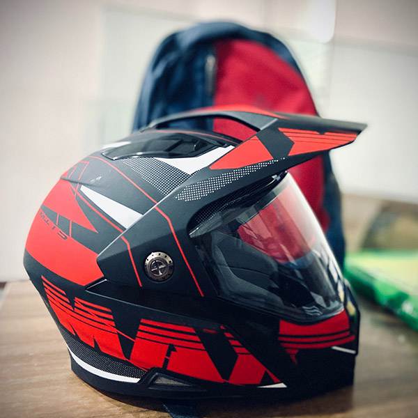 Motorcycle helmet visor