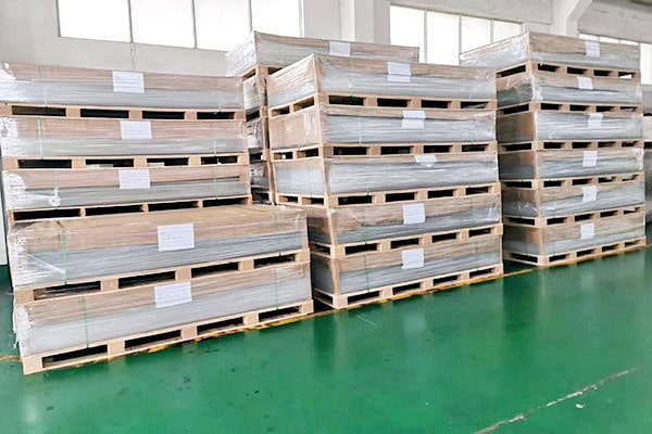 Package flat polycarbonate